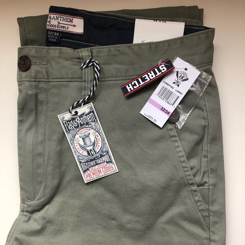 Men’s Chino Pants in a khaki green